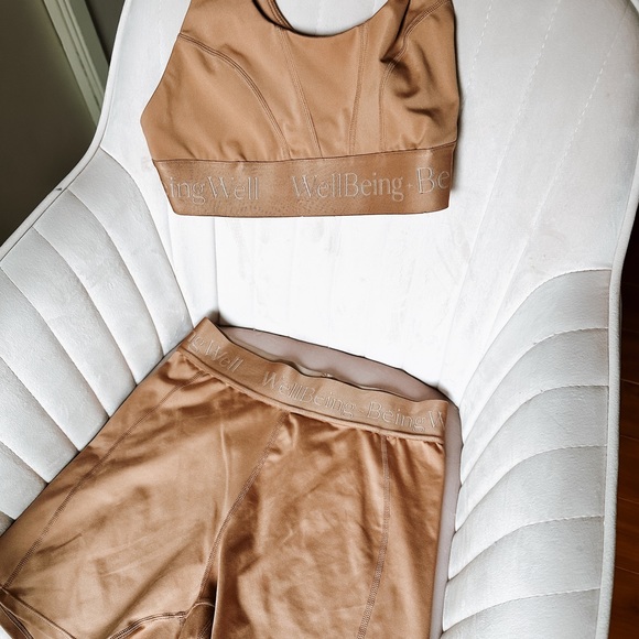 MoveWell Cypress Sports Bra (XS) + Bike Shorts (S) Set in Mocha Brown (Revolve) - Picture 3 of 16